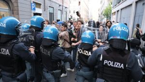 Scontri durante la commemorazione di Grilz a Trieste: ferito anche un cronista