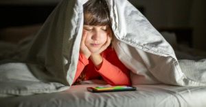 How to Minimize Negative Effects of Screentime on Sleep