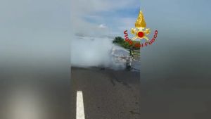 Mortale in A4, auto in fiamme dopo il tampamento: il video