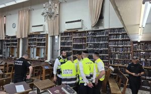 Man stabbed to death in synagogue in Bnei Brak in front of his son