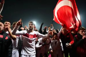 Futbol oynamaya mı, savaşa mı?