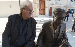 Μια θέση δίπλα στον Καβάφη