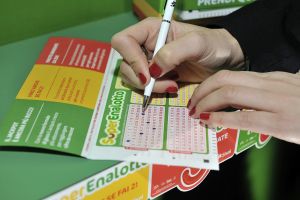 SuperEnalotto: caccia al “6” da 167 milioni (e tutte le leggende legate alle estrazioni di maggio)