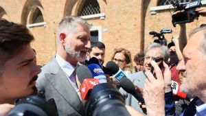 Giuli visita la Biennale: 