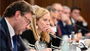 I dati della Commissione: l’Italia combina crescita anemica, inflazione sopra la media dell'Eurozona e debito in salita