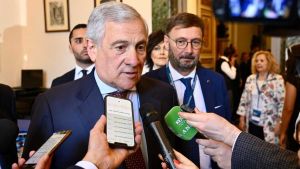Tajani tiepido sulla proposta di Merz sull'Ucraina in Ue: 