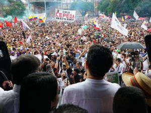 Cepeda organizó una militancia en Antioquia para pelear en la casa de Uribe