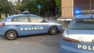 Livorno, imprenditore minacciato di morte in azienda con la pistola alla tempia: «Mi stai prendendo per il c...»
