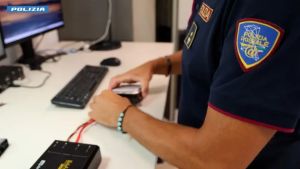 Pedopornografia online, due arresti tra Venezia e Vicenza: sequestrati centinaia di video