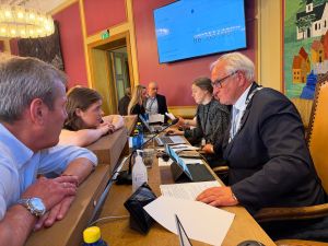 Også vi politikere må evne å se oss selv i speilet