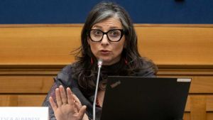 Lo stop alle sanzioni Usa rilancia il derby a sinistra per candidare Francesca Albanese. Nuovo invito in Parlamento