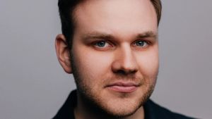 Johannes Gustavsson: Går vägen till förstagångsväljarna genom kebabsås?