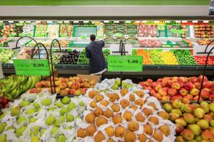 The Right Chemistry: Whether organic or not, put fruit and veggies on your grocery list