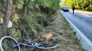 Pavia, camion travolge ciclista: gravissimo 46enne