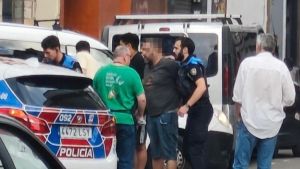 Espectacular persecución por Gijón: roba una furgoneta, se da a la fuga y la Policía Local embiste contra él para detenerlo
