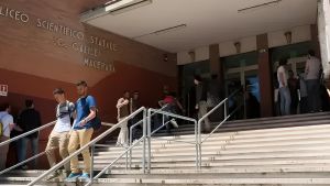Scientifico, la lettera di prof e personale Ata: “Vogliamo una sede unica”