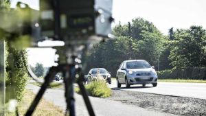 Der røg bilen: Mand kørte 172 kilometer i timen på landevej
