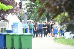 RTS objavio vijest o skupu podrške predsjedniku Vučiću u Pionirskom parku, a u njemu više policije nego građana