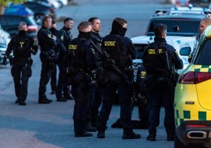 Massiv politistyrke med tunge våben sat ind - ekskæreste truet på livet