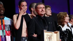Film e politica. Palma d’oro a Mungiu. “Contro gli integralismi”. Zvyagintsev chiama Putin