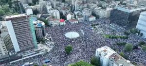 Velika razlika u procjenama: Evo koliko policija tvrdi da je na Slaviji sinoć bilo ljudi