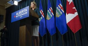Danielle Smith is preparing a lobster trap for Albertans by serving up separation on a ballot — and Quebec is watching