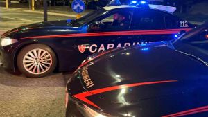 Pavia, aggredisce a morsi madre e fidanzata: 27enne immobilizzato col taser