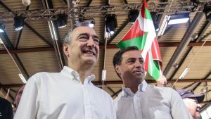 El PNV se aleja de Sánchez y ve 
