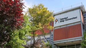 Bir üniversite kapanırken eğitim hakkı nasıl açık tutulur?