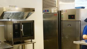 Evacuazione all’Ikea. Più vapore da un forno, scatta subito l’allarme