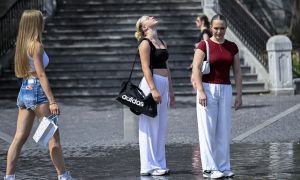 Danes bo zelo vroče, za sredo pa je Arso izdal rumeno opozorilo
