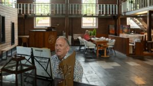 Dit stel woont in een voormalige kerk. ‘We zetten de deuren open. Deze plek is niet alleen van ons’