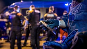 Cerco policial a la 'cultura de la navaja' juvenil con controles cada fin de semana en parques del norte de Barcelona