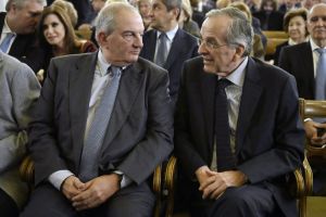 Μαξίμου: Μπροστά στο μέτωπο των πρώην πρωθυπουργών