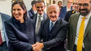 De Luca (lo ‘sceriffo’ che ha litigato con tutti i segretari Pd) riparte dalla sua Salerno.