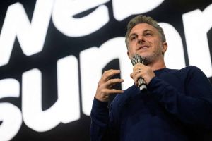Luciano Huck novamente ataca os mais pobres