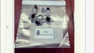 La policía encontró casi un centenar de joyas en el despacho de Ferraz que Gertru atribuye a 