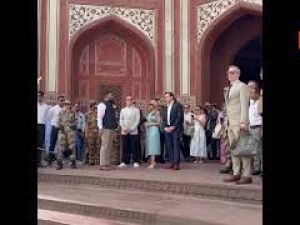 Segretario di Stato Usa Rubio visita il Taj Mahal in India