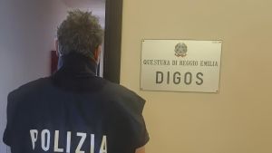 Stava preparando un attentato in centro a Reggio Emilia, arrestato un terrorista