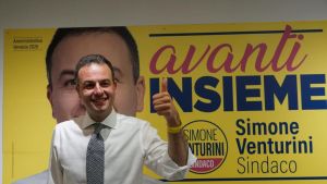 Simone Venturini, 38 anni, il ‘giovane navigato’: chi è il politico post-Dc che ha scatenato lo tsunami di Venezia