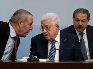 The Palace Politics of a Failed Authority