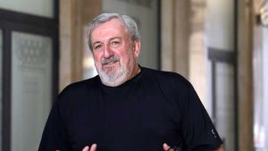 La ricerca di un incarico per Emiliano è il vero lavoro bipartisan della politica italiana