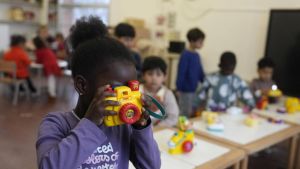 La llegada de los hijos de 'expats' cambia la escuela y acelera la brecha entre 