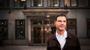 ”Invandringen har slutat vara anonym. Den här våren har den fått ansikten och röster.”