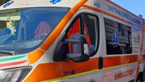 Livorno, schianto tra auto e scooter: grave un uomo
