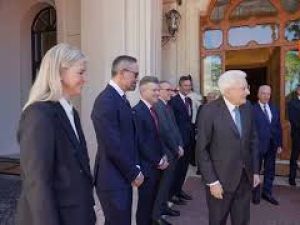 Mattarella alla presentazione della nuova Ferrari Luce al Quirinale