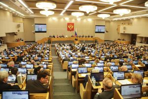 Получи 5000 рублей за пять лет брака: россияне смеются над новой идеей депутатов