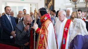 ‘Zonder geloof verdrink je.’ Hoe zestig gastarbeiders een kerk bouwden die 27.000 mensen draagt