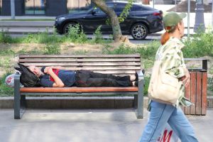 «Мы умерли при жизни»: в Казани поставили уникальный эксперимент на бродягах