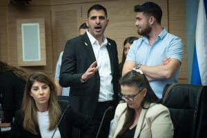 Coalition races ahead with laws targeting media, in defiance of legal objections